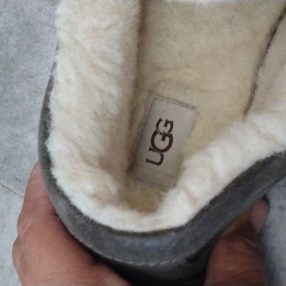 UGG SLIPPERS - Picture 6 of 8